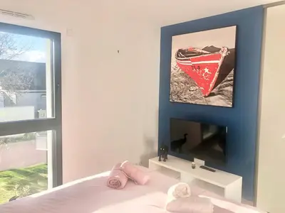 Un ou plusieurs lits dans un hébergement de l'établissement VILLA TROPICALE - Piscine Chauffée - Plages à 5 min - 3 chambres
