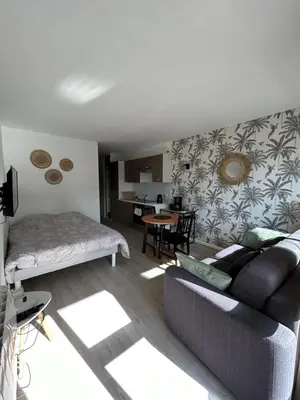 Un ou plusieurs lits dans un hébergement de l'établissement Le Lagon, joli studio en bord de mer