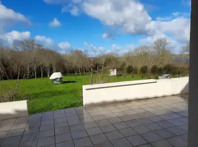 Jardin de l'établissement Belle longère à 500m de la mer