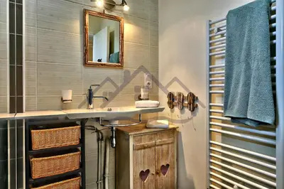 Salle de bains dans l'établissement LocaLise - M26 - Ty Vakansou - Maison avec jardin au Guilvinec - Tout à pied, plage, port, centre - Wifi inclus - Draps inclus - Animaux non admis
