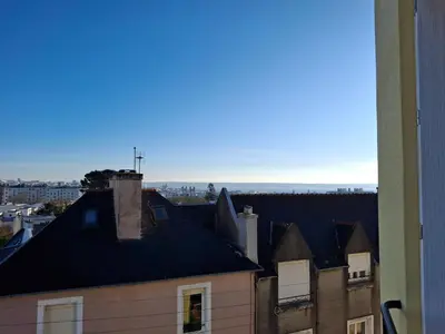 Vue générale sur la mer ou vue sur la mer prise depuis l'appartement