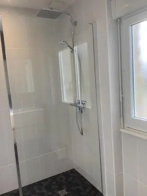 Salle de bains dans l'établissement Villa bord de mer