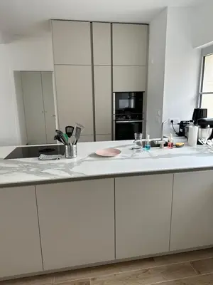 Cuisine ou kitchenette dans l'établissement Appartement Design X - Hyper Centre - Parking Privé - Terrasse Plein Sud Quimper