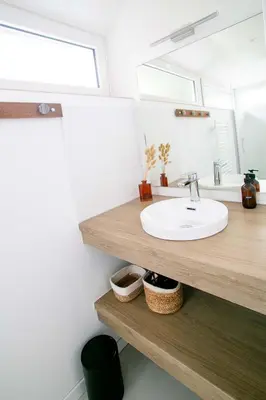 Salle de bains dans l'établissement Ty Meham, à 700m de la plage et Meneham, grand terrain calme
