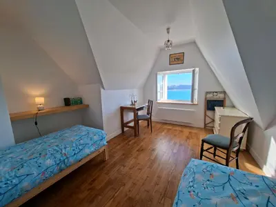 Un ou plusieurs lits dans un hébergement de l'établissement Maison Familiale Locquirec -Vue Mer - 6 chambres - 11personnes - Bretagne - Finistère Nord