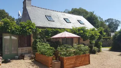 Jardin de l'établissement Gite Les Glycines 4 à 5 Personnes du samedi au samedi