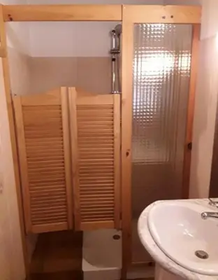Salle de bains dans l'établissement Gite Les Glycines 4 à 5 Personnes du samedi au samedi