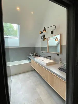 Salle de bains dans l'établissement Les koumouls Grange noire