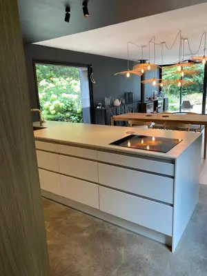 Cuisine ou kitchenette dans l'établissement Les koumouls Grange noire