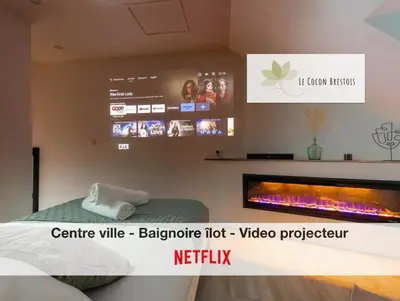 Télévision ou salle de divertissement dans l'établissement Le Cocon Brestois - Centre ville
