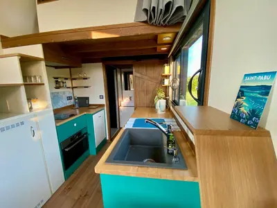 Cuisine ou kitchenette dans l'établissement Tiny Ker Ael