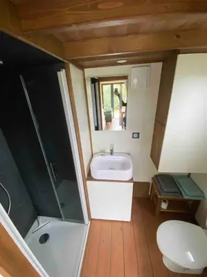 Salle de bains dans l'établissement Tiny Ker Ael