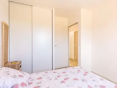 Un ou plusieurs lits dans un hébergement de l'établissement Holiday Home Kervennou by Interhome