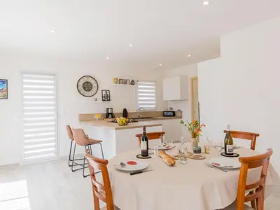 Cuisine ou kitchenette dans l'établissement Holiday Home Kervennou by Interhome