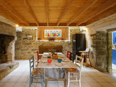 Coin salon dans l'établissement Holiday Home La Torche by Interhome