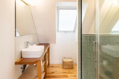 Salle de bains dans l'établissement Gîtes de Lézinadou - 6 personnes - Plomeur La Torche - 3 étoiles