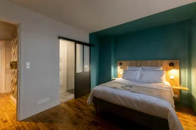 Un ou plusieurs lits dans un hébergement de l'établissement Mc Guigan's appart hôtel appartement