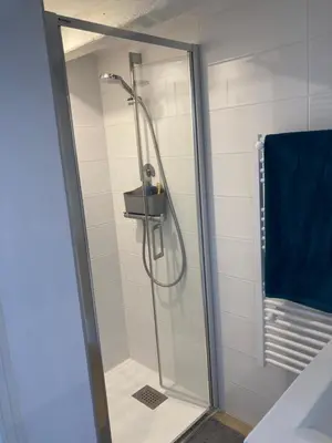 Salle de bains dans l'établissement La maison de Gwen