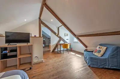 Télévision ou salle de divertissement dans l'établissement KerMad - Maison avec jardin