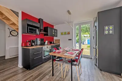 Cuisine ou kitchenette dans l'établissement KerMad - Maison avec jardin