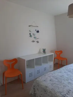 Un ou plusieurs lits dans un hébergement de l'établissement Maison de centre-ville avec grande terrasse