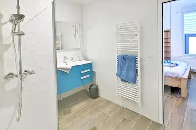Salle de bains dans l'établissement Appartement Confort pour 2 personnes Sur la plage Les pieds dans leau