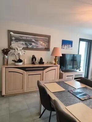 Cuisine ou kitchenette dans l'établissement Trébeurden appartement T 3 vue mer 3 ***