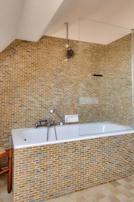Salle de bains dans l'établissement Grande maison familiale pour 8 avec jardin