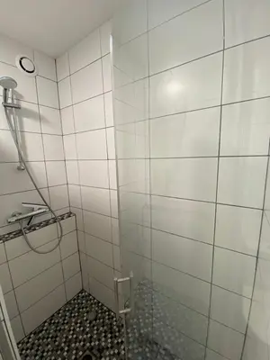 Salle de bains dans l'établissement COSY CONFORT LA PEROUSE 1A coeur de ville et plage
