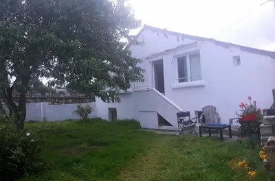 Jardin de l'établissement Cosy et moderne centre ville Gourin