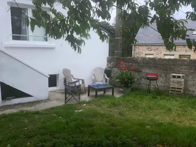 Jardin de l'établissement Cosy et moderne centre ville Gourin