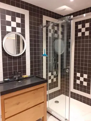 Salle de bains dans l'établissement L'Appartement Pentrez Résidence Keraudren Vue mer Locquirec