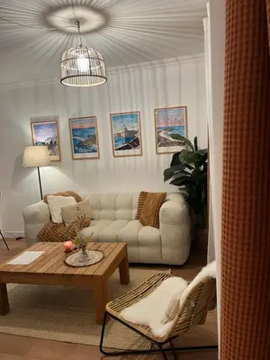 Coin salon dans l'établissement Cœur de Concarneau, appartement entier, proche centre, corniche et plage avec parking
