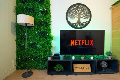 Télévision ou salle de divertissement dans l'établissement Wood & Sea I Sauna & Hyper centre