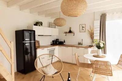 Cuisine ou kitchenette dans l'établissement Men Louet O - Gîte de bord de mer