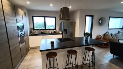 Cuisine ou kitchenette dans l'établissement Maison de vacances Ty Zoizos à 250 m de la plage