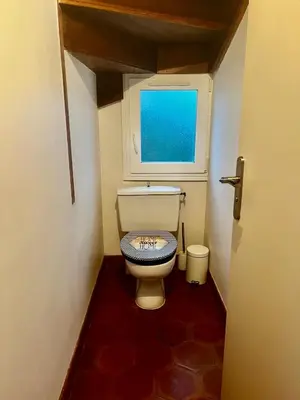 Salle de bains dans l'établissement Maison au calme à Dirinon