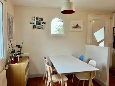 Coin salon dans l'établissement Maison au calme à Dirinon