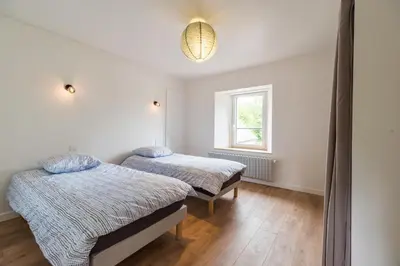 Un ou plusieurs lits dans un hébergement de l'établissement Gîte de Kerduraison - Maison avec grand jardin