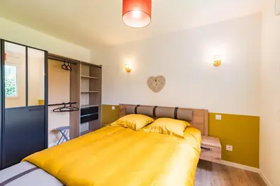 Cuisine ou kitchenette dans l'établissement Gîte de Kerduraison - Maison avec grand jardin