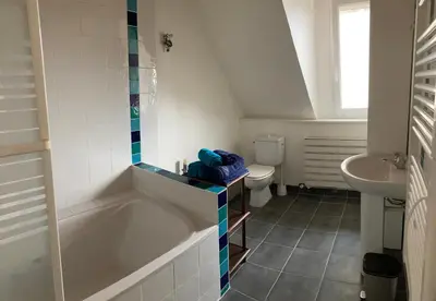 Salle de bains dans l'établissement Appartement complet 65 m2 avec terrasse sud 18 m2