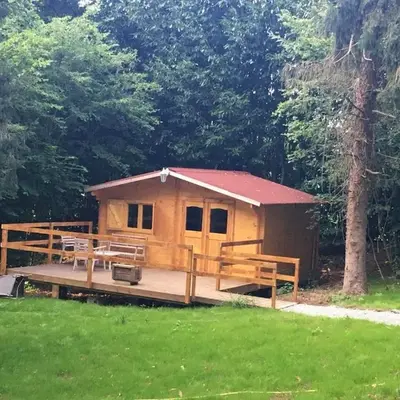 Cabane au milieu des bois