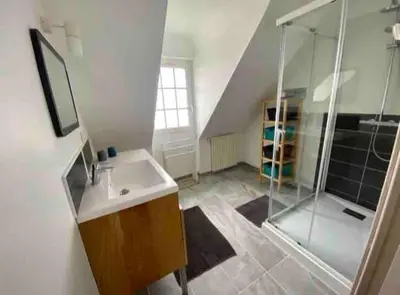 Salle de bains dans l'établissement TY LOC POULFOEN
