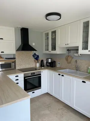 Cuisine ou kitchenette dans l'établissement Les Cottages du Manoir, Jacuzzi -Crozon