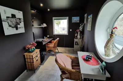 Coin salon dans l'établissement Maison Kermajo