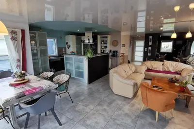 Coin salon dans l'établissement Maison Kermajo