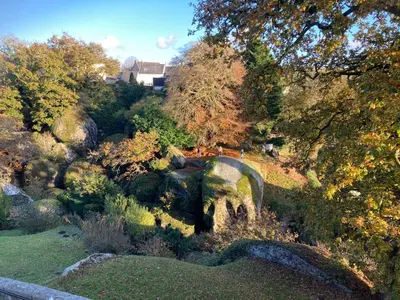 Jardin de l'établissement Vue imprenable sur le Moulin du chaos !