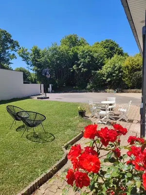Jardin de l'établissement Maison entre terre et mer avec SPA privatif