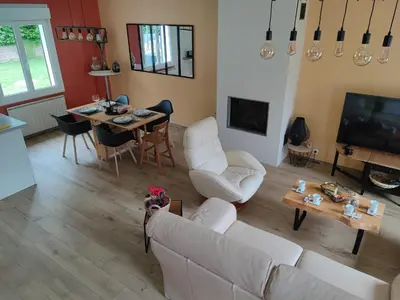 Télévision ou salle de divertissement dans l'établissement Maison entre terre et mer avec SPA privatif