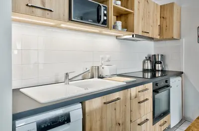 Cuisine ou kitchenette dans l'établissement Près du port du Guilvinec, maison de ville pour 5